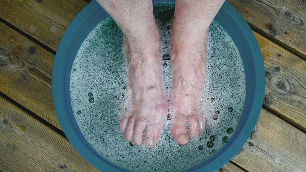 How to cut your thick toenails - soak your toes