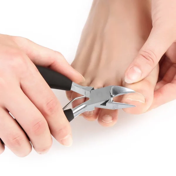 Toenail clippers for thick toenails