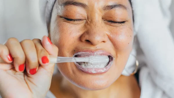 brush your teeth avoid stains in your teeth